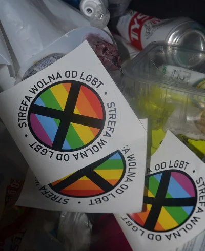 Padaj - > LGBT-free zone stickers distributed by the Gazeta Polska newspaper
xDD świ...