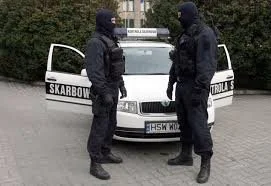 Panczenisci - @LowcaAndroidow: no siema.