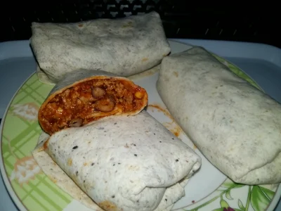 C.....0 - #gotujzwykopem #jedzenie #jedzzwykopem 
Takie se burrito popełniłem