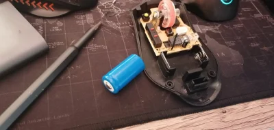 Droidweb - Wie ktoś co za oznaczenie ma ta bateria od myszki trochę grubsza jak palus...