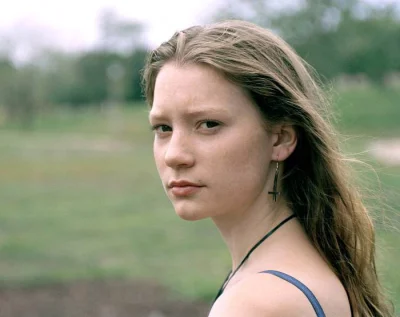 sicknature - @koral: Mia Wasikowska jest jedyną naszą aktorką która coś gra zamiast d...