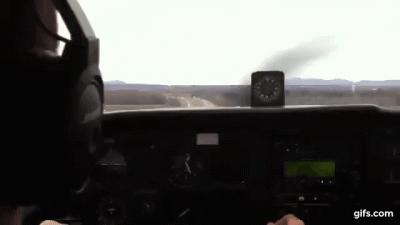 blachodachowka - #gif #lotnictwo #samoloty #ciekawostki 
ladowanie na autosradzie