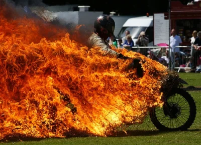 PacMac - @m4rj4n: Na płonącym motocyklu.