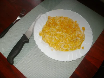 anonymous_derp - Dzisiejsze śniadanie: Jajecznica na maśle, sól. Zgadujcie z ilu jaj....