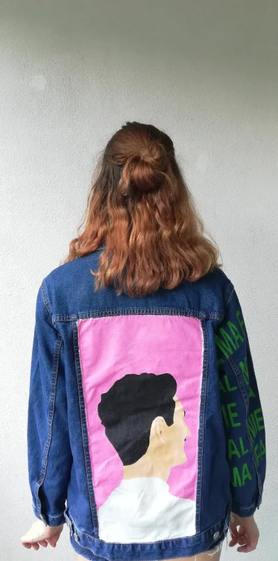 Ufo777 - Mój różowy postanowił sobie namalować Dawida Podsiadło na jeansowej kurtce.
...