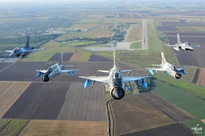 Bednar - Rumuńskie F-16 i MiG-21.

A tutaj wideo.

#militaria #aircraftboners #sa...