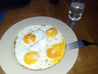 C.....e - Nie ma to jak kochająca kobieta, która poda pyszne śniadanie. 
Nie ma nic ...