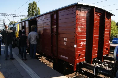 BartlomiejS - Pierwszy raz Klub Sympatyków Kolei pokazał po renowacji wagon towarowy ...