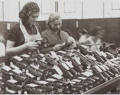 N.....h - Kobiety w fabryce zabawek w Walthamstow.
#fotohistoria #londyn #1930