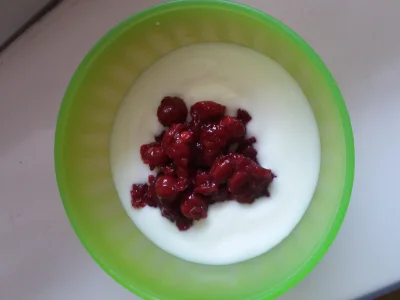 Rruuddaa - Przekąska między zajęciami 
Jogurt naturalny z dżemikiem wiśniowym własne...