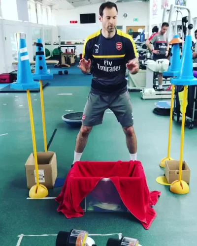 Mesk - Bramkarz Arsenalu Petr Cech trenuje refleks
https://www.wykop.pl/link/3975885...