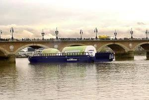 Ninik - > A specially-designed Airbus river barge carries an A380 fuselage and aft se...