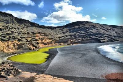 adzik7 - Jezioro w kraterze El Golfo, Lanzarote, Hiszpania

Na południe od rybackie...