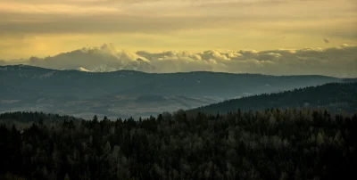 peradon - Dzisiejszy widok na Tatry spod schroniska Kudłacze, odległość ok. 60 km. Tr...