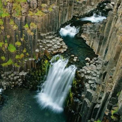 SunnO - Wodospad z kolumn bazaltowych (ʘ‿ʘ)

#geologia #geologiaboners #earthporn