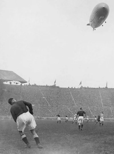 taknie - Sterowiec Zeppelin nad stadionem Wembley



#pilkanozna #kibole #stadiony #s...