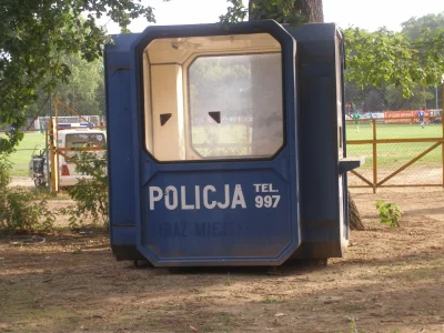 POFUR - Na stadionie Miedzi Legnicy też kiedyś taka budka była ( ͡° ͜ʖ ͡°)