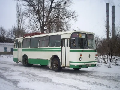 I.....0 - Ten autobus, LAZ 695 jest ciekawym modelem, bo Ukraińcy produkowali go do 2...