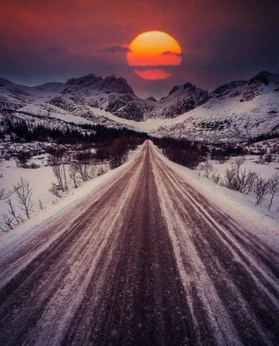 Powstaniec - Norwegia
#earthporn #natura #gory #zima