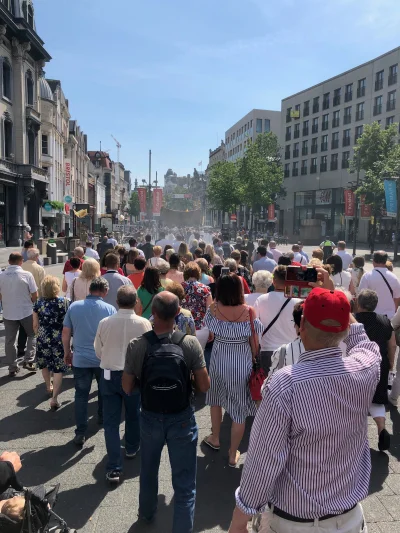 Edek_Niemiec - Dzisiaj głównym deptakiem Antwerpii przeszła procesja Bożego Ciała. Du...