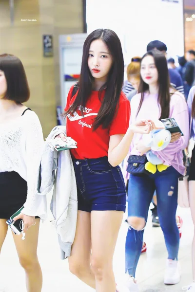 XKHYCCB2dX - #yeonwoo #momoland 
#koreanka