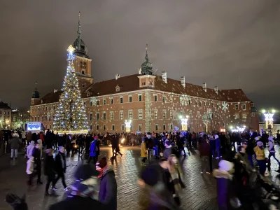 Susek - Tak prezentuje się iluminacja świąteczna Zamku Królewskiego w Warszawie. ( ͡°...