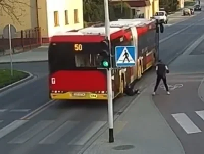 mysz0n - jakim cudem autobus nie przejechał jej po głowie? limit szczęścia wykorzysta...