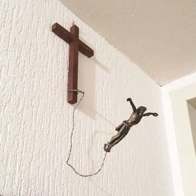 d.....0 - #bekazkatoli #heheszki
Łandy mam krzyż w pokoju?