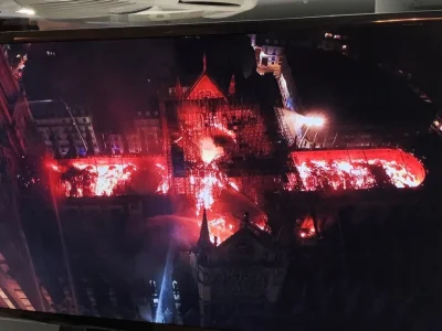 darpomorza - Zdjęcie z drona pożaru katedry Notre Dame wygląda przerażająco.

#notr...