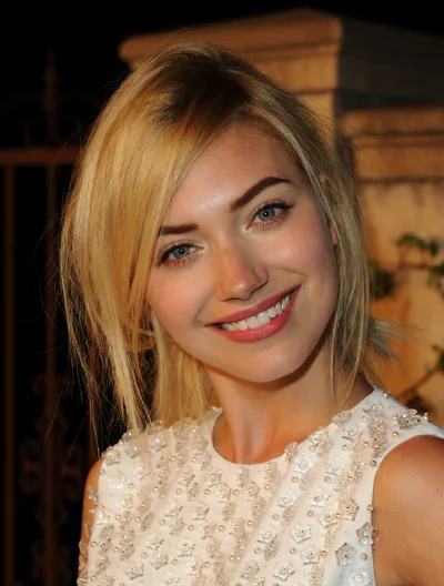 T.....i - #ladnapani #imogenpoots 
Okropne nazwisko to cena za urodę ( ͡° ͜ʖ ͡°)