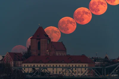 Nightscapes_pl - Jeszcze raz wschód Księżyca nad katedrą św. Janów w Toruniu. Tym raz...