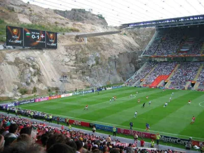 Maver87 - #stadiony #stadionyswiata #mecz #ciekawostki 

Oglądam właśnie mecz Braga...