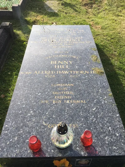 hoNasolo - Zdjęcie mojego autorstwa, nagrobek Alfred „Benny Hill” Hawthorn na cmentar...