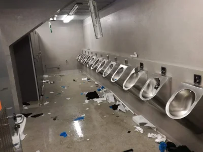 kasztanozord - toaleta w sektorze gosci po wczorajszym meczu w Białymstoku xD 2 foto ...
