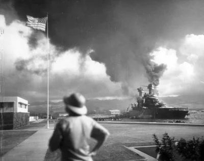 angelo_sodano - USS California (BB-44) po ataku japońskich bomb lotniczych i torped, ...