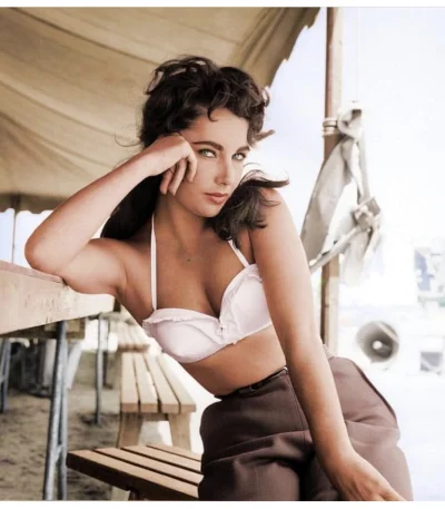 wojna - Elizabeth Taylor na planie filmu „Giant”, 1956.

#ladnapani #film