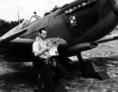 PabloFBK - > F/Lt Wladysław Kaminski leaning against his Spitfire IX at Chailey, June...