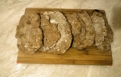 zupazkasztana - Zrobiłam szwedzki chleb Knäckebröd. Tak, wiem, że wygląda jak schabow...