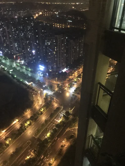 LuckyStrike - Zdjęcie z zwykłego bloku mieszkalnego jakich wiele w Guangzhou. 55 pięt...