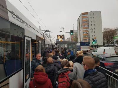 mroz3 - >Kolejowa, dzień pieszego pasażera. Tramwaj 2708 linii 4 odmówił jazdy. Że sł...