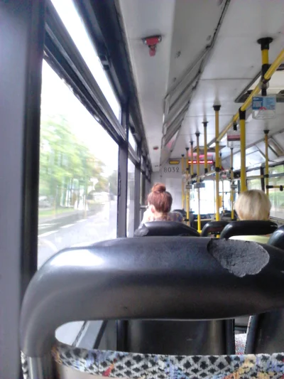 i.....f - Dlaczego #!$%@? lamusy nie otwieracie okien w autobusie? Gorąco jak #!$%@? ...