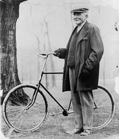 perm - John D. Rockefeller pozuje z rowerem-cennym precjozem w tamtych czasach. #star...