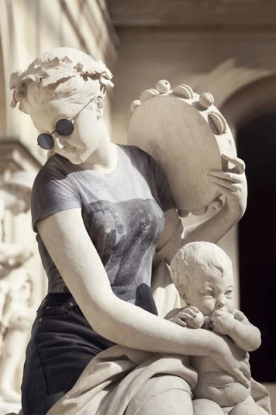 S_vithan - CLASSIC STATUES PHOTOGRAPHED AS EVERYDAY HIPSTERS


#fotografia #sztuka...