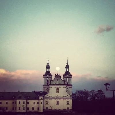Ostah - Kościół na skałce wczoraj wieczorem #krakow #zdjeciaztelefonu #krakowzwieczor...