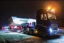 WuDwaKa - Nieźle "popłyneli" z tym gabarytem - Transport dużego kadłubu dla jachtu
 2...