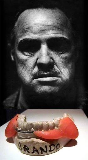 S.....1 - Proteza policzków Marlona Brando z filmu "Ojciec Chrzestny". Nie była to ża...