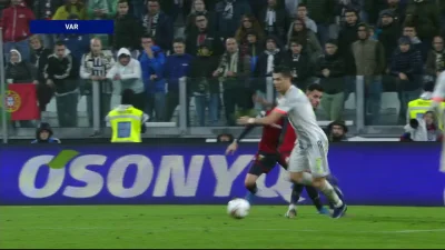 Minieri - Ronaldo z karnego w doliczonym czasie, Juventus - Genoa 2:1 
#golgif #mecz...