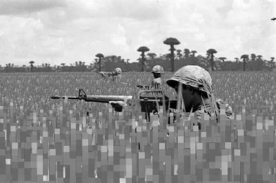 T.....e - Amerykańscy żołnierze ukrywający się w krzakach
Wojna Wietnamska, 1974.r
...