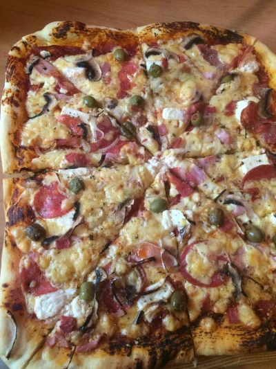 ajfel - A wy dalej odgrzewany karpik ? #nawetmiwasniezal ( ͡° ͜ʖ ͡°)
#pizza #gotujzw...