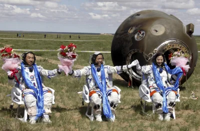 R2D2zSosnowca - Kosmonauci Korei Północnej szczęśliwie powrócili z misji na słońce. D...